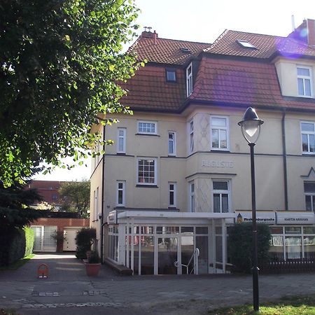 Appartement & Ferienwohnungen Thiess Росток Экстерьер фото